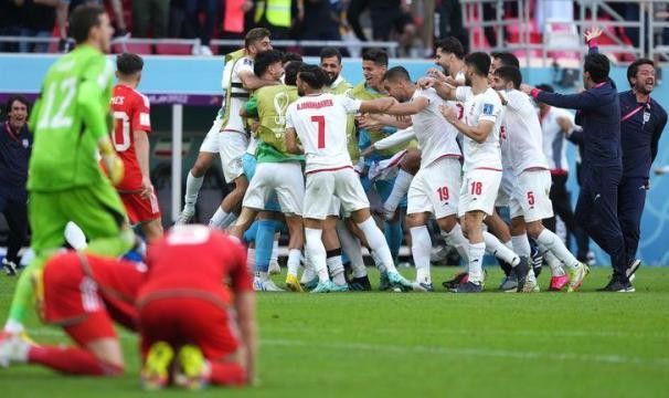 加拿大28-红龙孤注一掷难敌伊朗以命搏命，奎罗斯为争议噤声